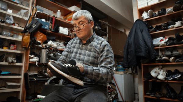 Usługi i naprawy w Hali Kupców Perła we Wrocławiu – lokalizacja punktów usługowych i handlowych.